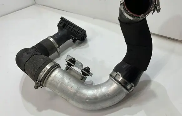 Audi A8 S8 D4 4H Intercooler hose/pipe 4H0145762E . 4H0145738M | 68475634065315,046