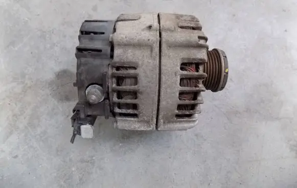 BMW 3 E90 E91 Generator/alternator 8507624