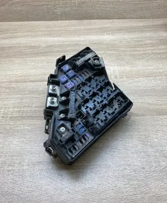Honda Civic Fuse module SVAA010 050621