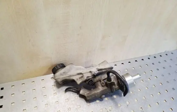Toyota Avensis T250 Master brake cylinder 0204251171 25113379
