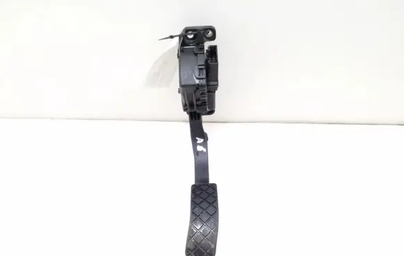 Audi A6 S6 C6 4F Accelerator throttle pedal 4F1723523A