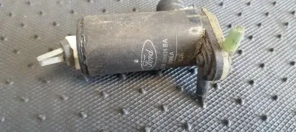 Ford Focus Windscreen/windshield washer pump 93BB17K624BA