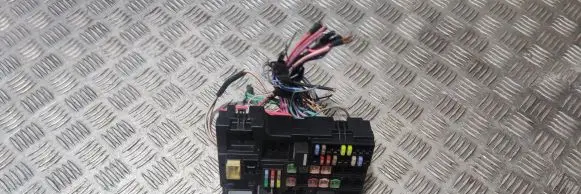 Jaguar XF X250 Fuse module 8X2T14A067