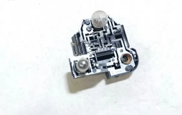 Volkswagen PASSAT B3 Tail light bulb cover holder 357945258