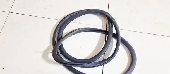 Volkswagen Polo IV 9N3 Rubber seal front coupe door 6q4867911h