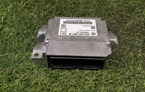 Volkswagen PASSAT B6 Rear brake EMF control unit/module 3C0907801B 15658301B KN00223531