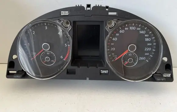 Volkswagen PASSAT B7 Speedometer (instrument cluster) 3AA920870A 021771