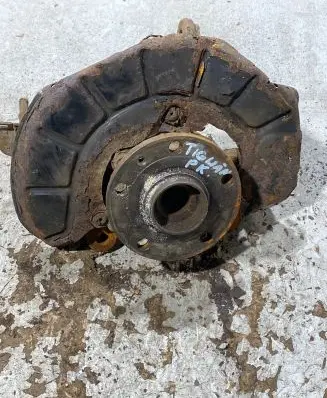 Front wheel hub spindle knuckle