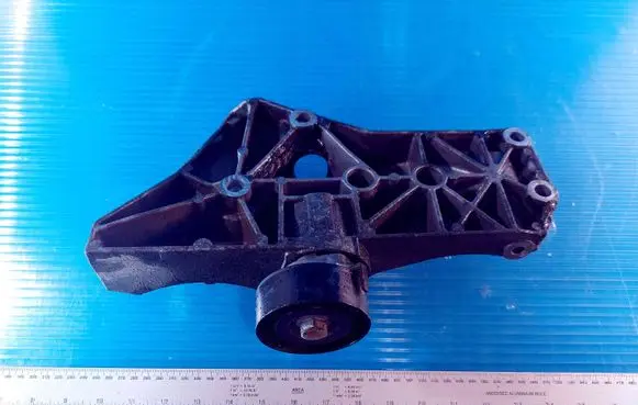 Volkswagen Golf VI Engine mounting bracket 038200885