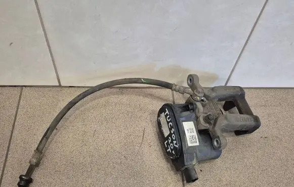 Hyundai Tucson TL Rear brake caliper 