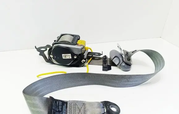KIA Carens I Front seatbelt 045279