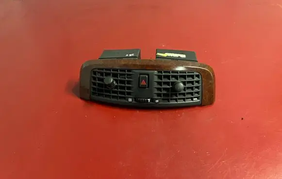 Cadillac SRX Dash center air vent grill 25703804