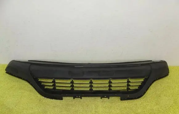Front bumper lip