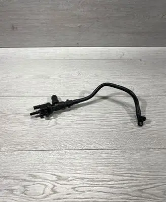 BMW 5 G30 G31 G38 Breather/breather pipe/hose 7645857 7643106