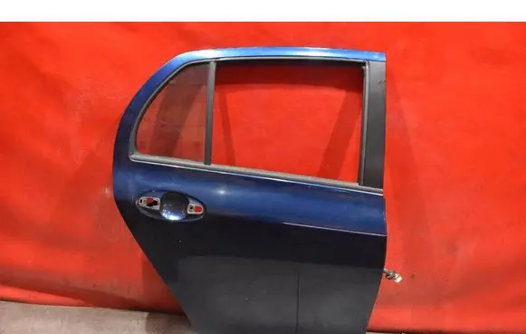 Toyota Yaris Rear door