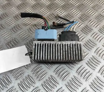 Renault Megane III Glow plug pre-heat relay 8200558438A