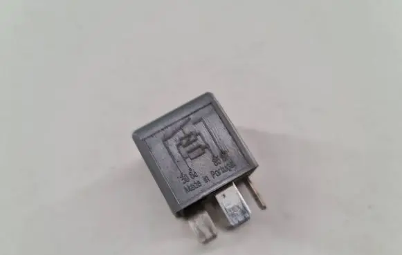 Volkswagen PASSAT B6 Other relay 141951253B V23134B52X227