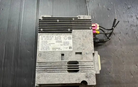Head unit multimedia control