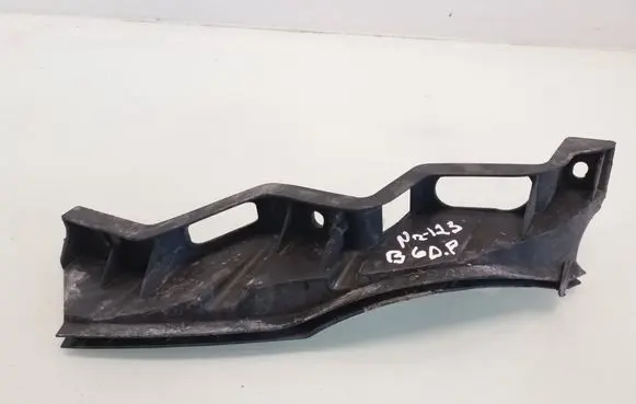 Volkswagen PASSAT B6 Front bumper mounting bracket 3C0807890