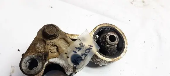 Mazda 6 Engine mount bracket