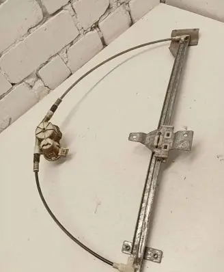 Mercedes-Benz Vito Viano W638 Front door manual window regulator 