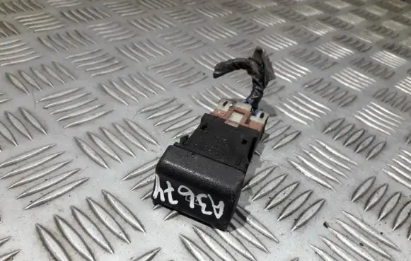 Nissan Sunny Windscreen/window heater switch