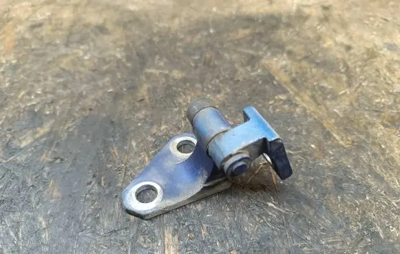 Volkswagen PASSAT B6 Front door upper hinge
