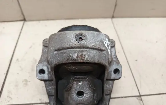 Audi Q5 SQ5 Engine mount bracket 8R0199381