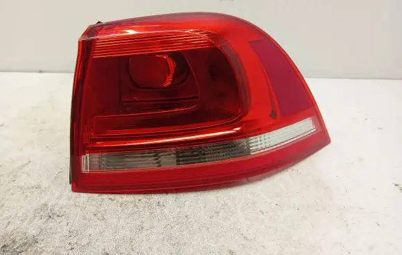 Volkswagen Touareg II Rear/tail lights 7P6945096D 89090227