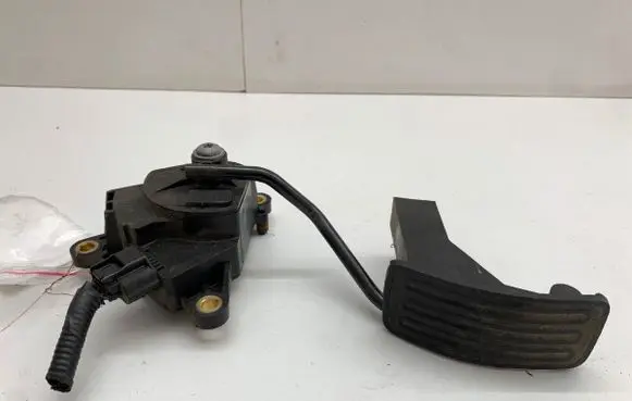 Nissan Qashqai Accelerator throttle pedal