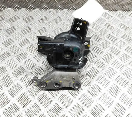 Suzuki SX4 S-Cross Engine mount bracket 1161076S00