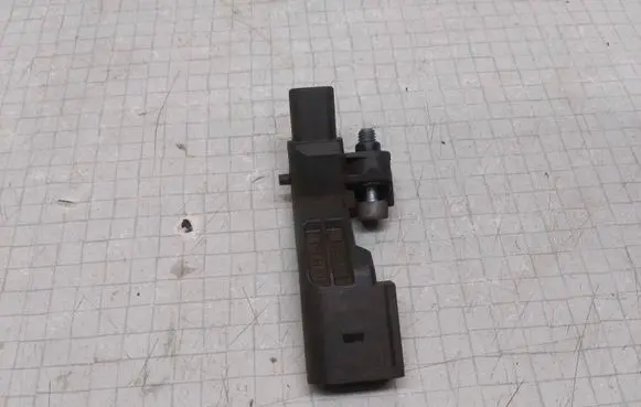Volkswagen Golf V Crankshaft position sensor 045906433A VWAGEL1