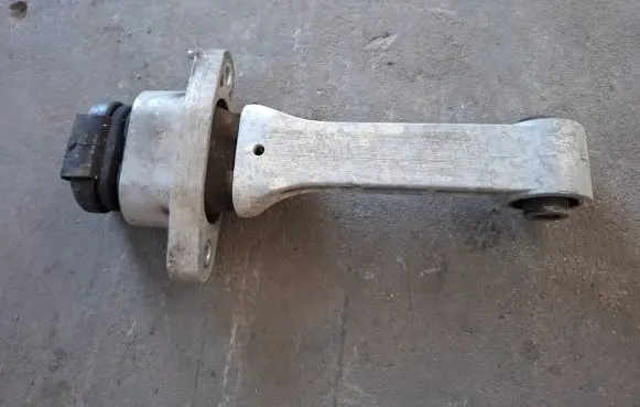 KIA Sportage Engine mount bracket 21957D9000