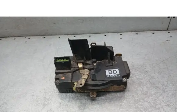 Opel Vectra B Front door lock 90585022