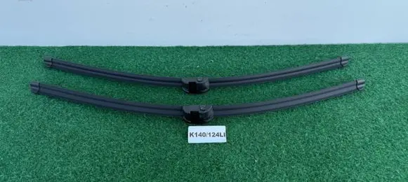 Volkswagen Touareg I Front wiper blade arm 7L0998002