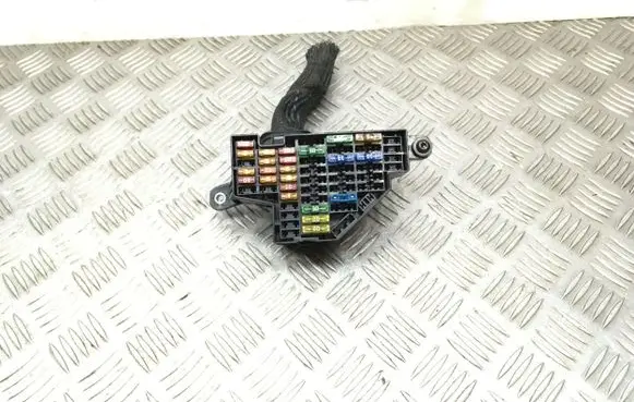 Volkswagen PASSAT B6 Fuse box set 2060596012