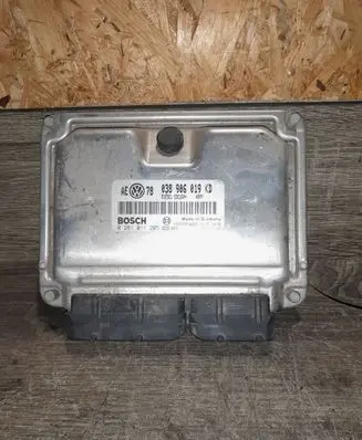 Volkswagen PASSAT B5.5 Engine control unit/module 038906019KD 0281011205