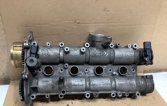 Volkswagen Golf VI Camshaft holder 03C103475BC 03C109088G