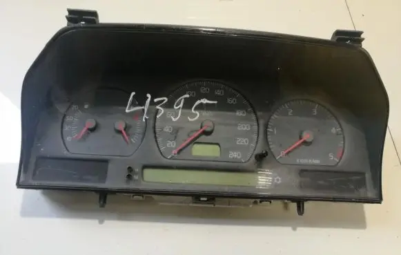 Volvo S70 V70 V70 XC Speedometer (instrument cluster) 9168144 9168138