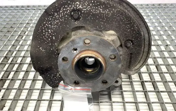 Front wheel hub spindle knuckle