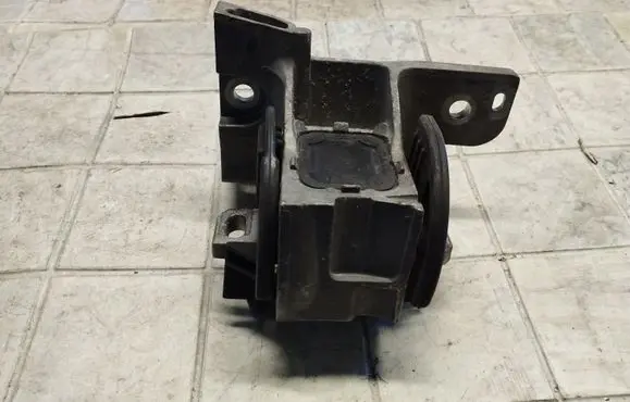 Peugeot 607 Engine mount bracket 326C72