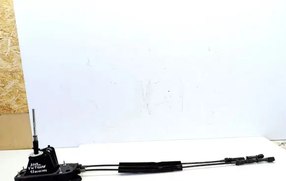 Volkswagen Tiguan Gear shifter/selector 5QA711049C 3Q0711061