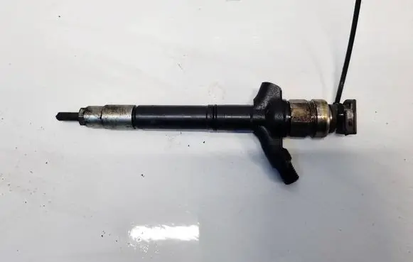 Toyota Avensis T250 Fuel injector 236700R050