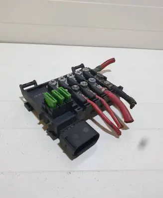 Volkswagen Golf V Fuse module 1J0937617D