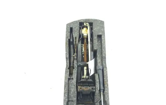 Volkswagen Golf V Tool set 