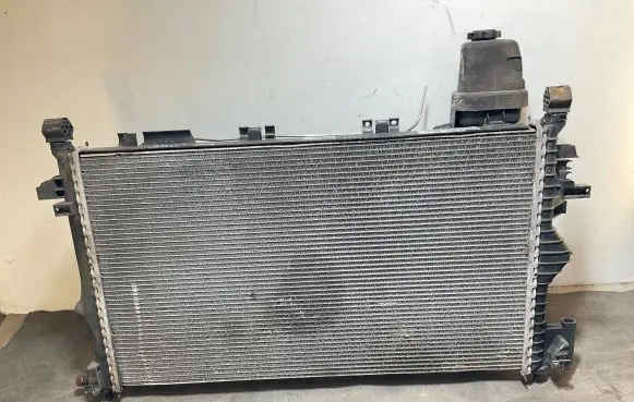 Opel Insignia A Coolant radiator 13241725