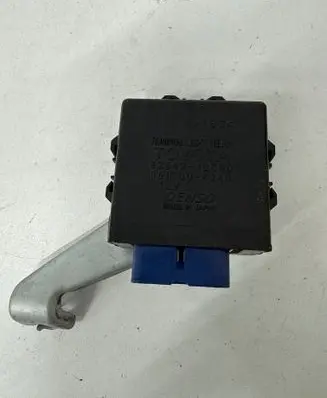 Toyota Yaris Day light relay 8264212050 0617004240