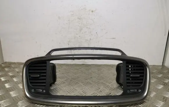 KIA Sorento Radio/GPS head unit trim 