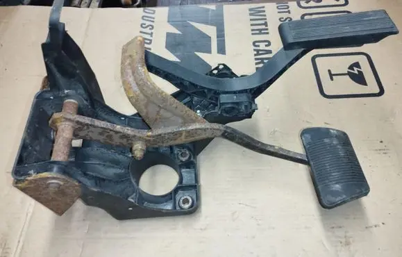 Chrysler Pacifica Pedal assembly 04683922AH
