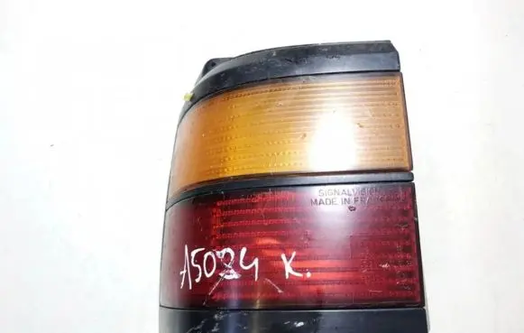 Volkswagen PASSAT B3 Rear/tail lights 333945111